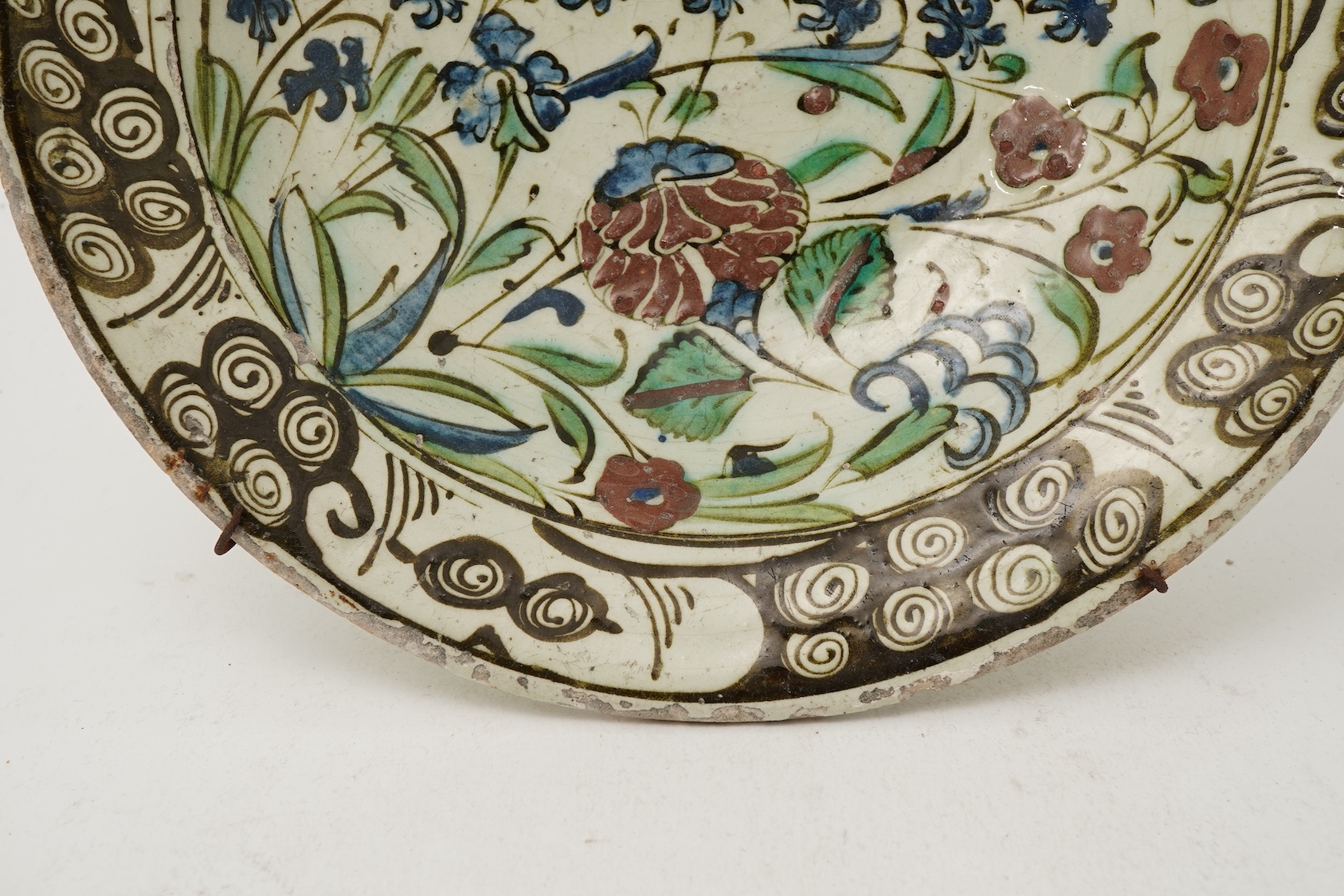 An Iznik pottery dish, Ottoman Turkey, early 17th century